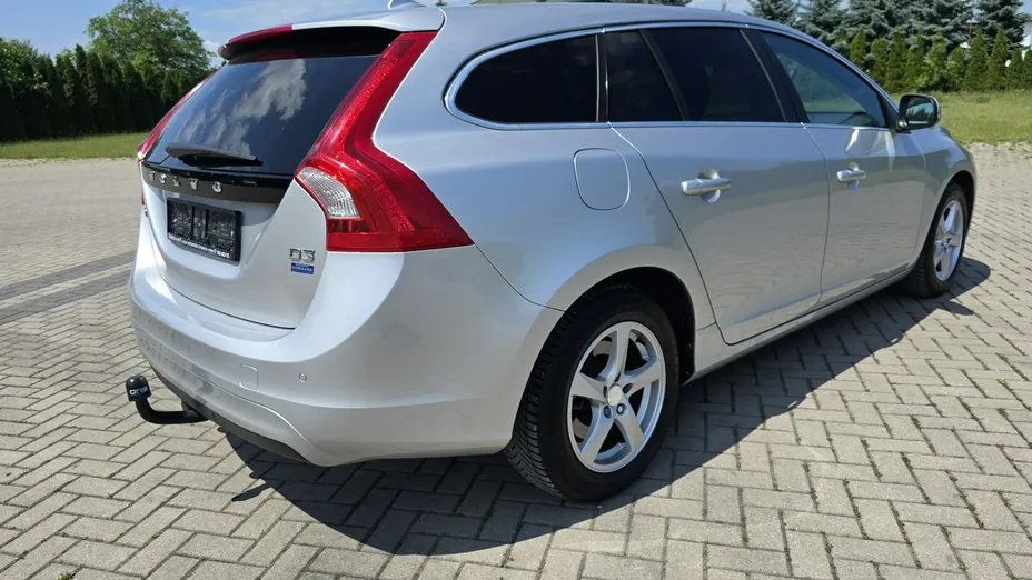 VOLVO V60 -