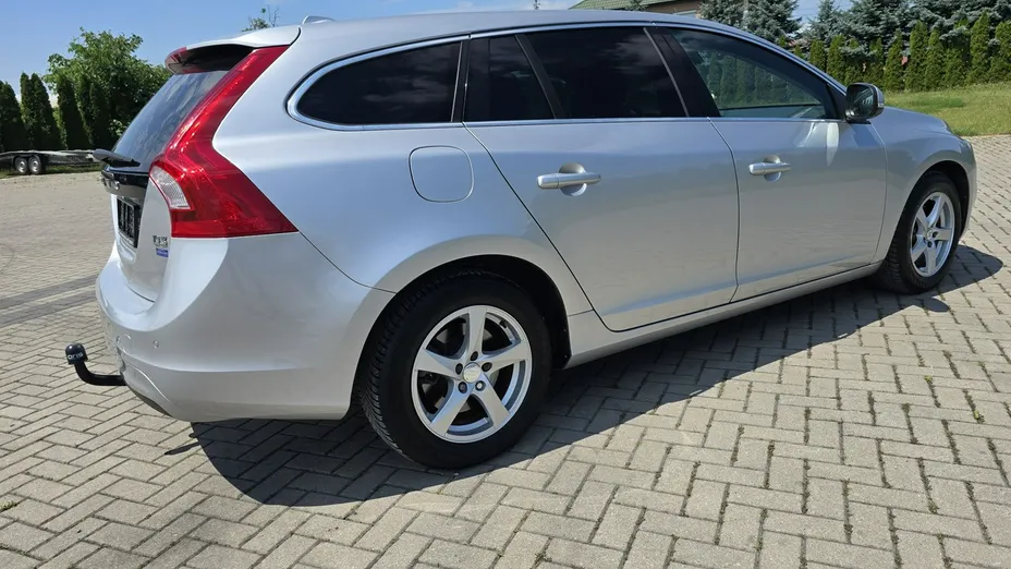 VOLVO V60 -