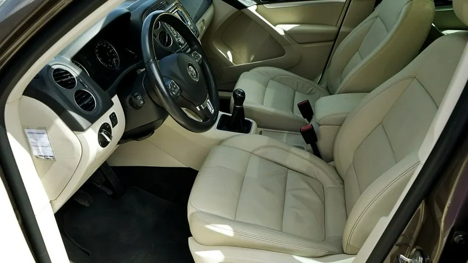 VOLKSWAGEN Tiguan -