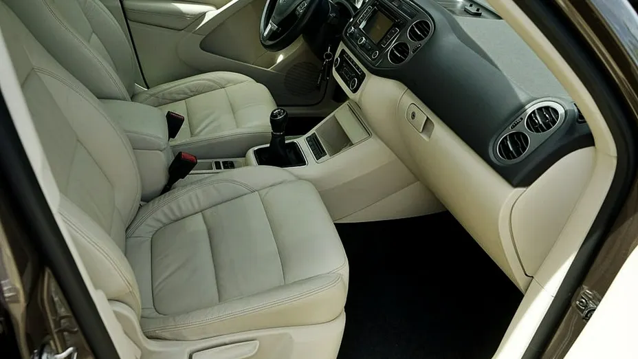 VOLKSWAGEN Tiguan -