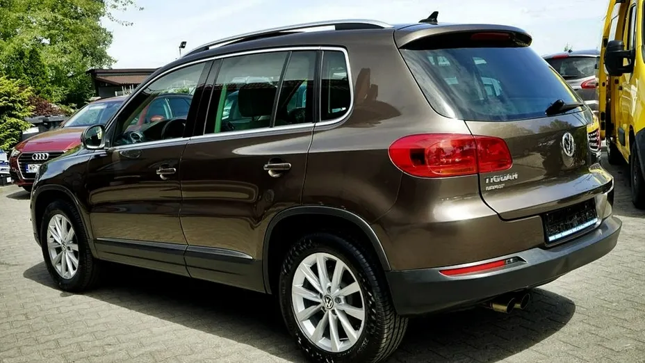 VOLKSWAGEN Tiguan -