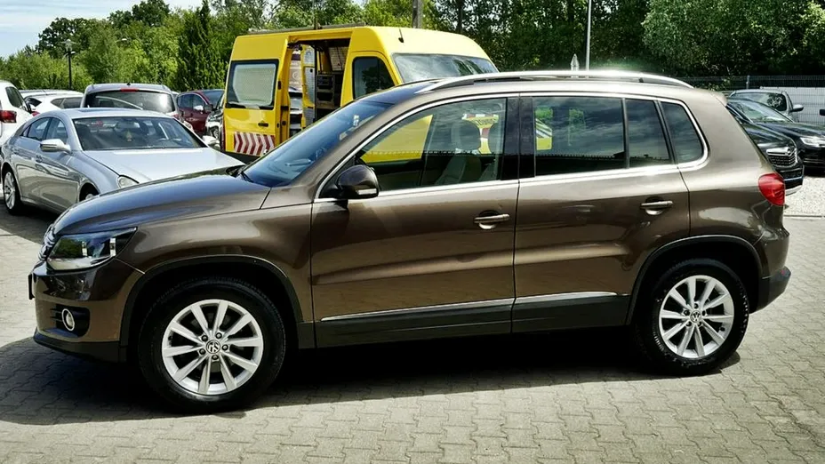 VOLKSWAGEN Tiguan -