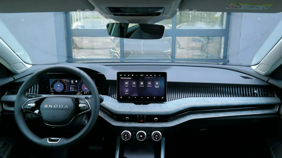 SKODA Superb -