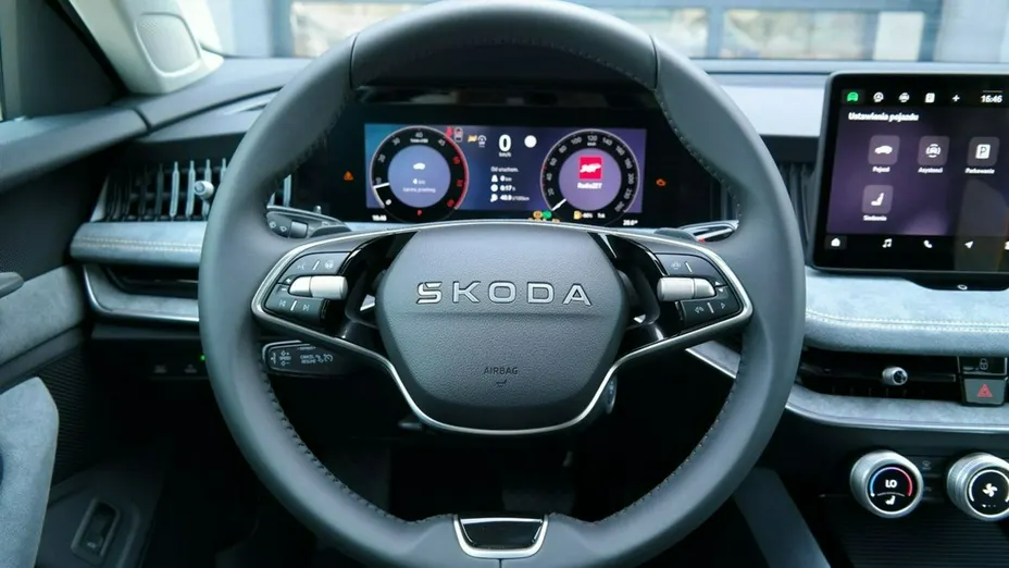 SKODA Superb -