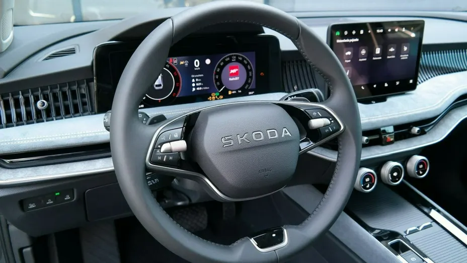 SKODA Superb -