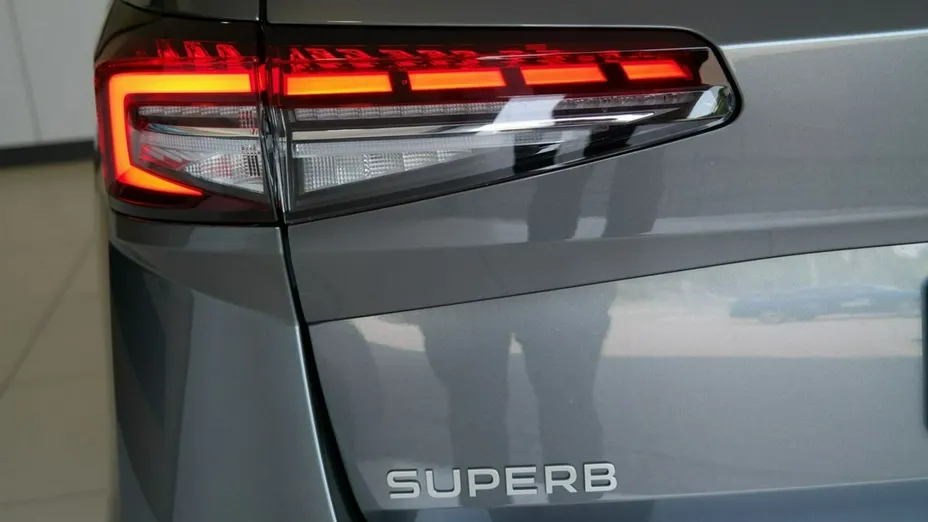SKODA Superb -