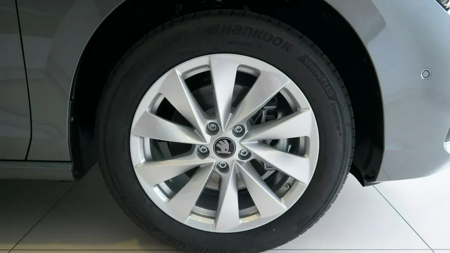 SKODA Superb -