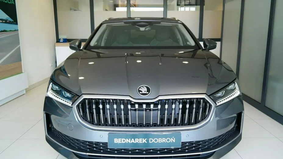 SKODA Superb -