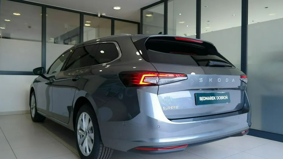 SKODA Superb -