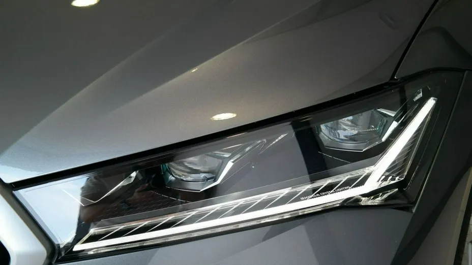 SKODA Superb -