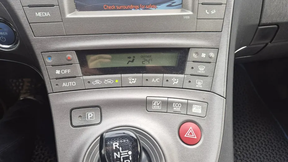 TOYOTA Prius -