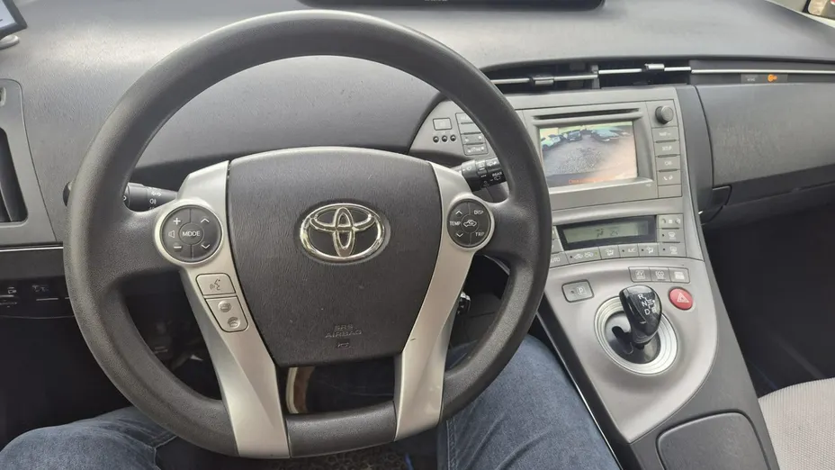 TOYOTA Prius -