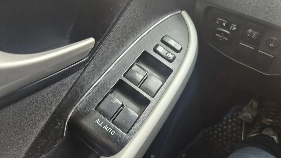 TOYOTA Prius -