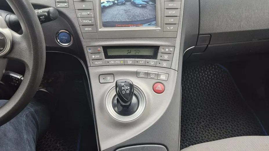TOYOTA Prius -