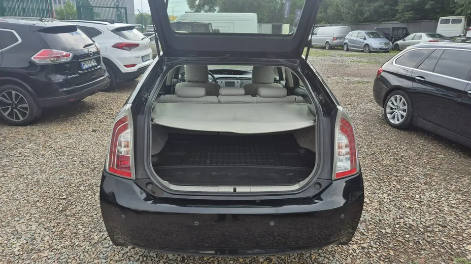 TOYOTA Prius -