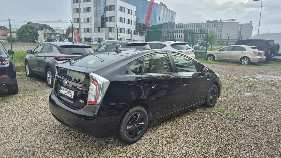 TOYOTA Prius -