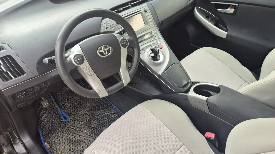 TOYOTA Prius -