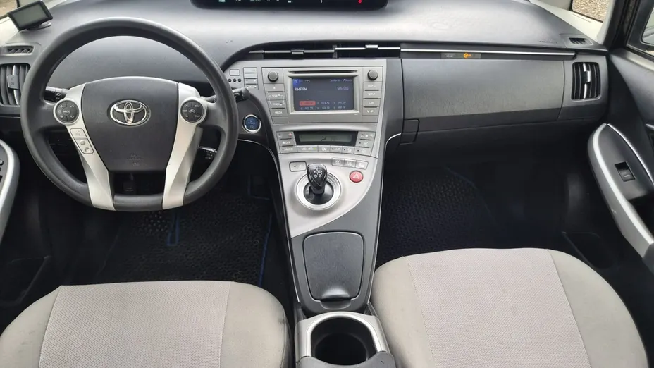 TOYOTA Prius -