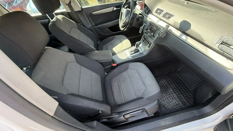 VOLKSWAGEN Passat -