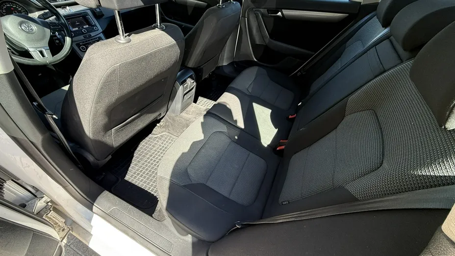 VOLKSWAGEN Passat -