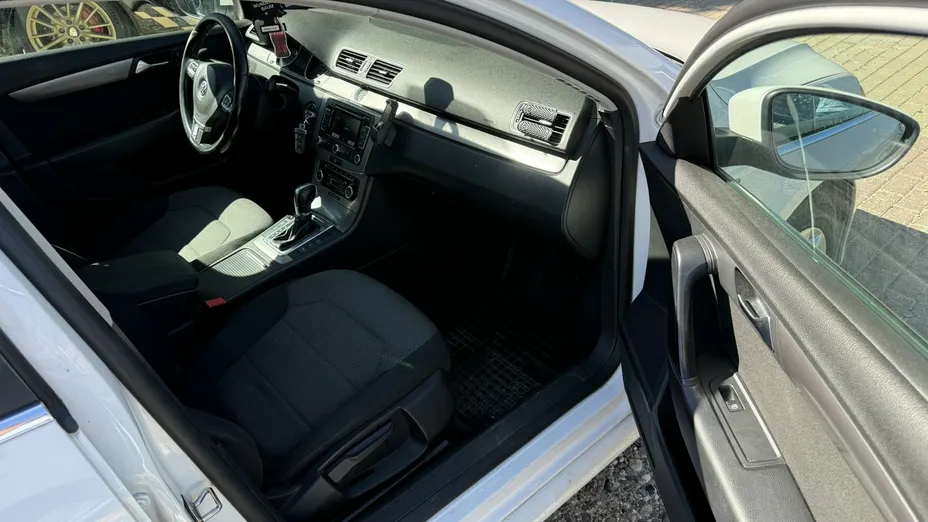 VOLKSWAGEN Passat -