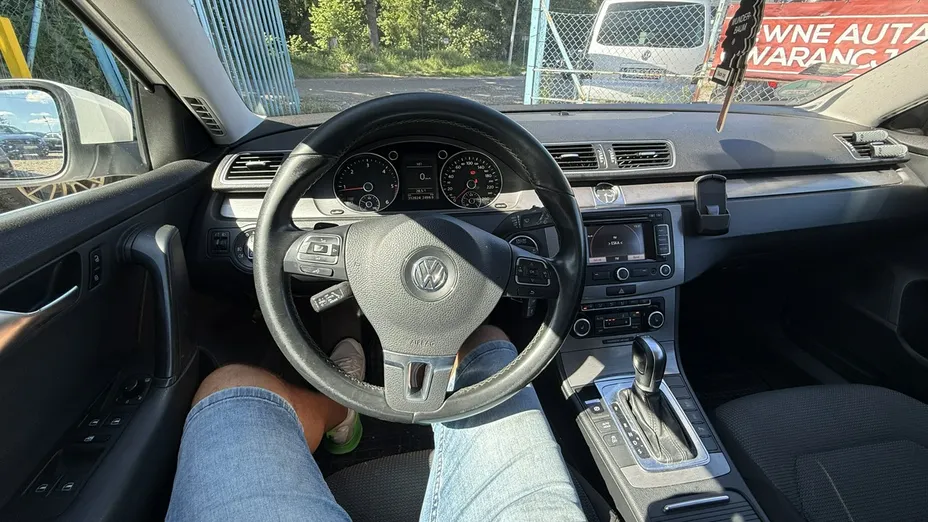 VOLKSWAGEN Passat -