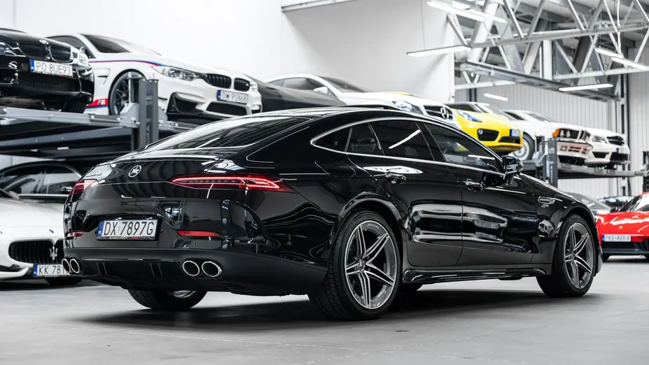 MERCEDES-BENZ AMG GT -