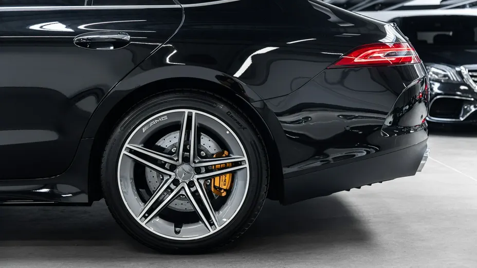 MERCEDES-BENZ AMG GT -
