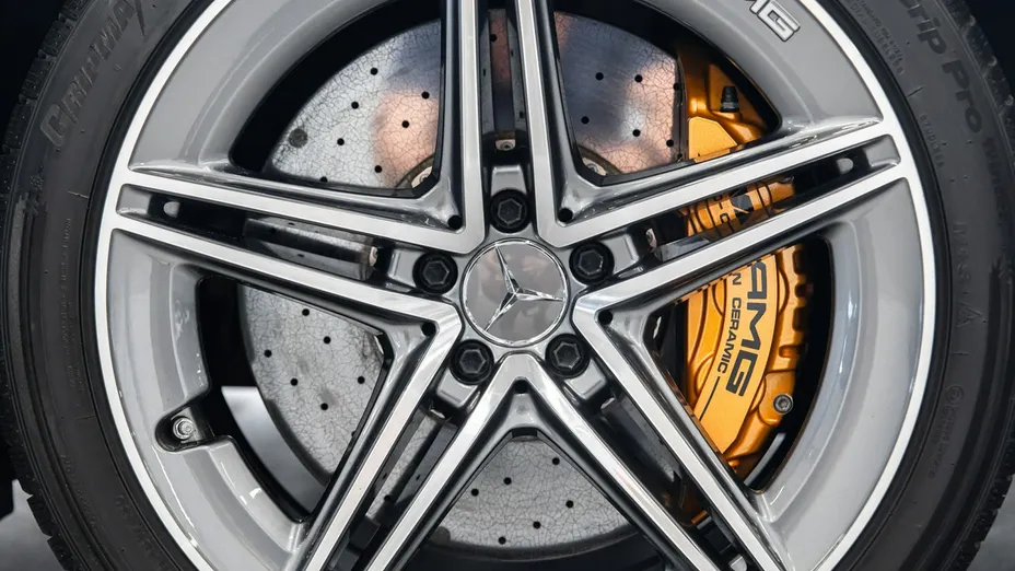 MERCEDES-BENZ AMG GT -