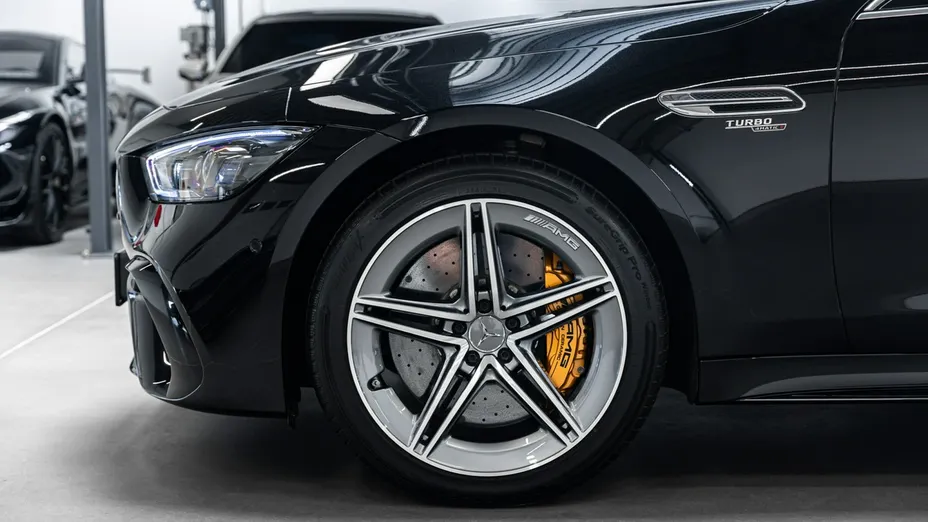 MERCEDES-BENZ AMG GT -