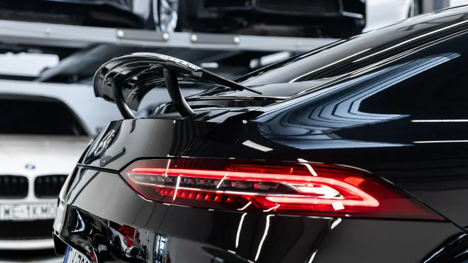 MERCEDES-BENZ AMG GT -