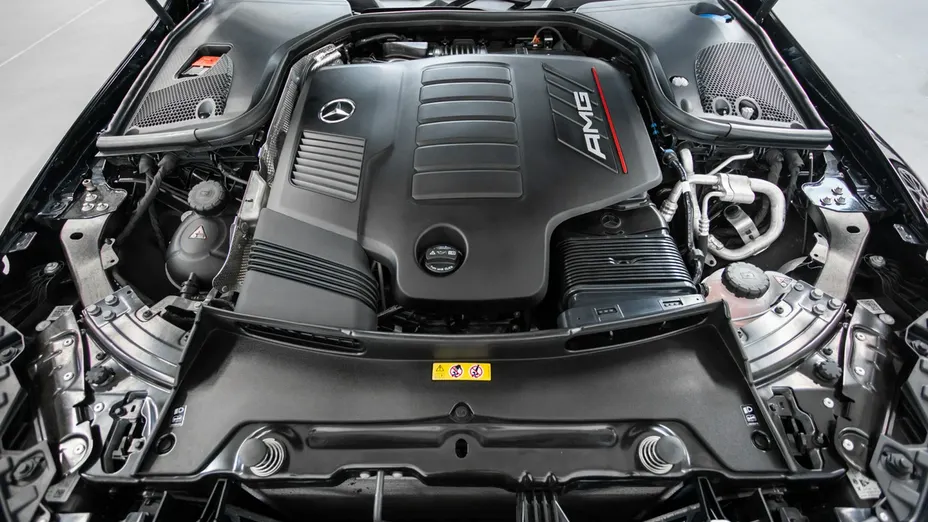 MERCEDES-BENZ AMG GT -