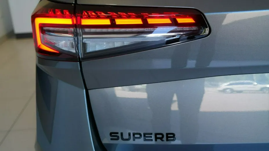 SKODA Superb -