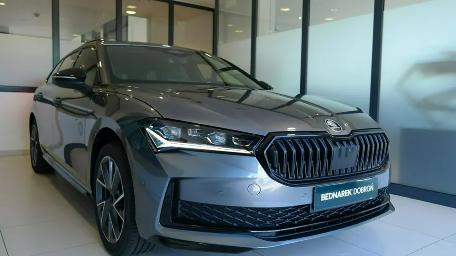 SKODA Superb -