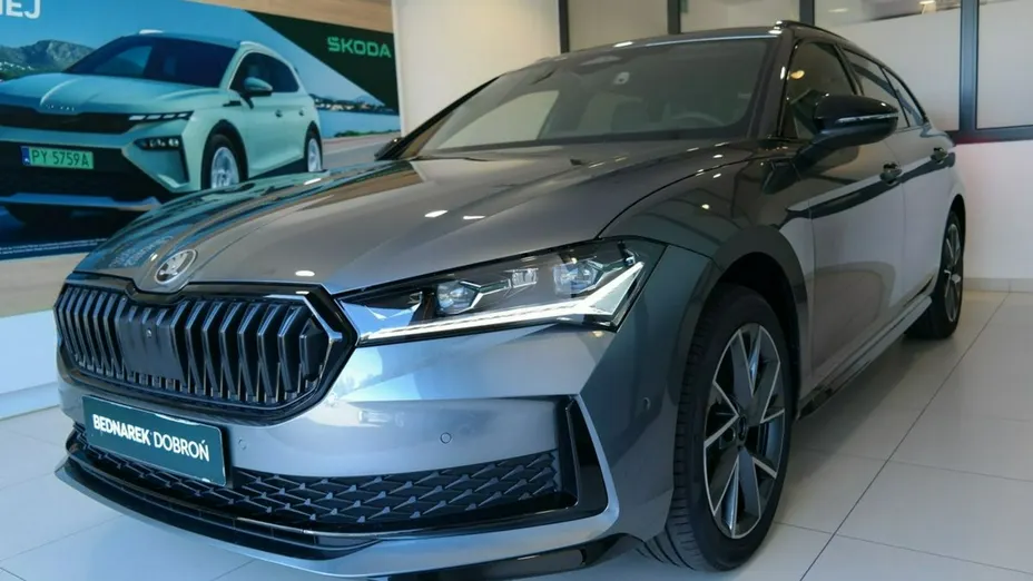 SKODA Superb -