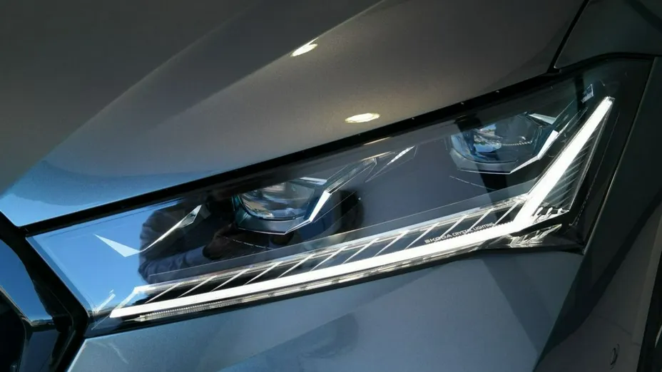 SKODA Superb -