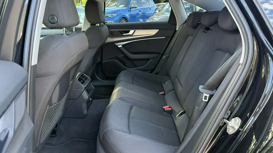 AUDI A6 -