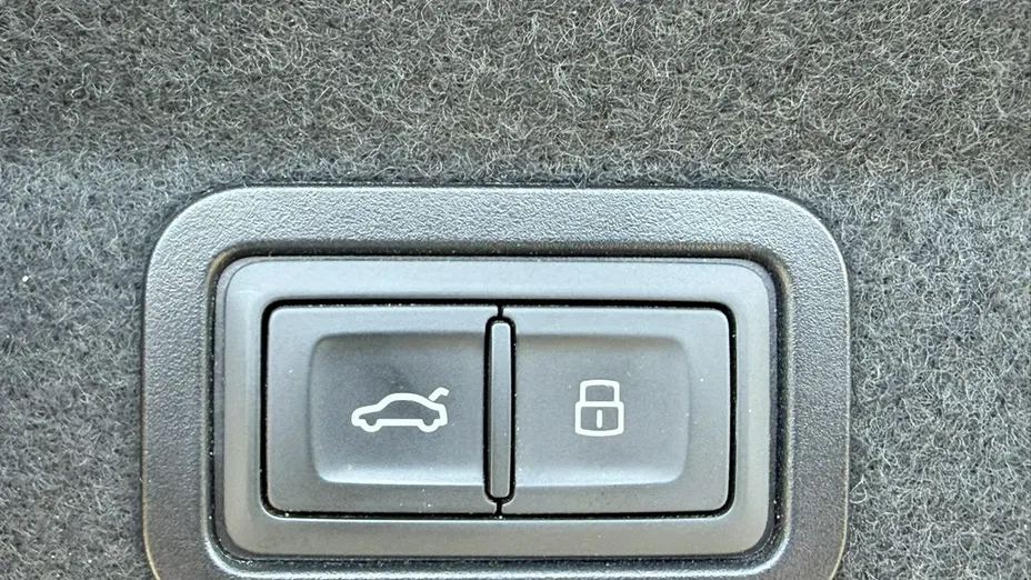 AUDI A6 -