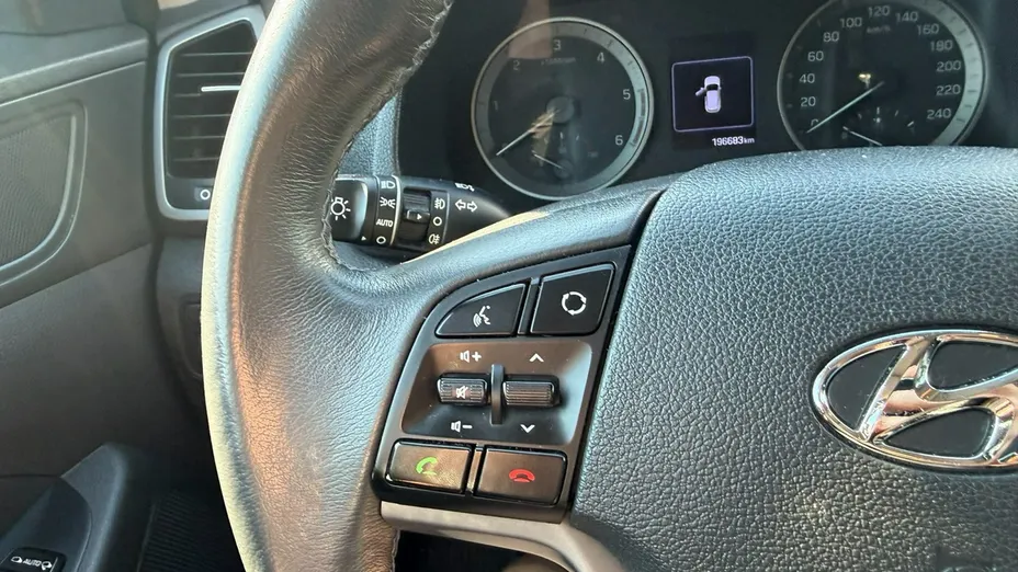 HYUNDAI Tucson -