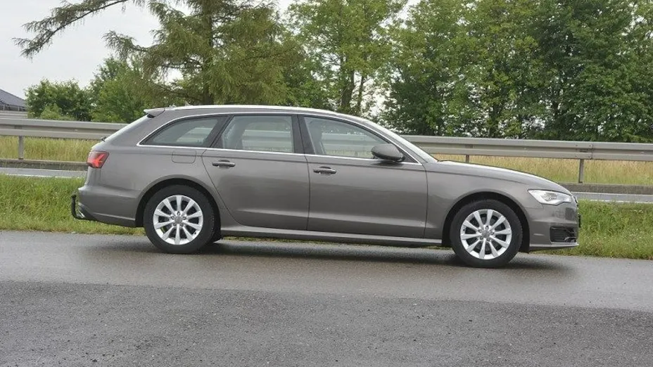 AUDI A6 -