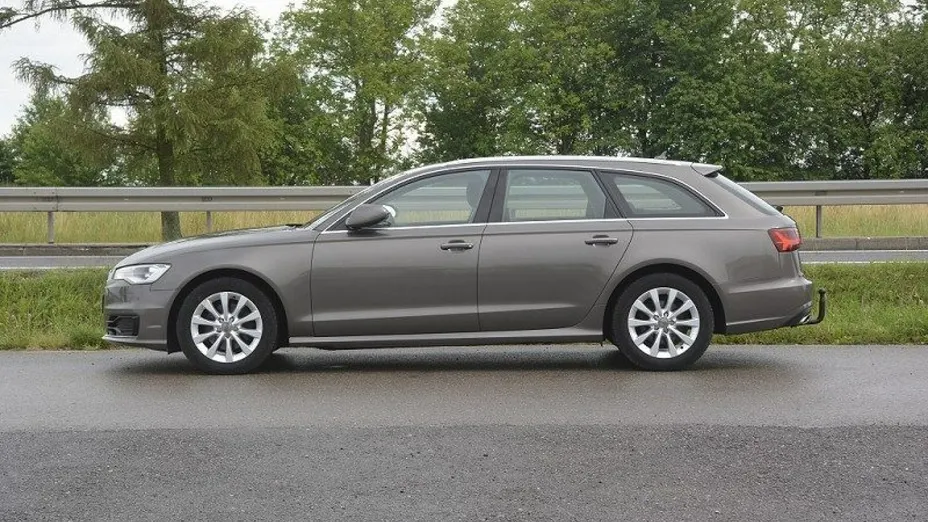 AUDI A6 -