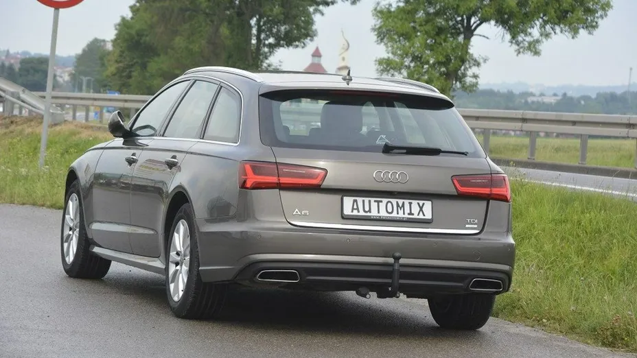 AUDI A6 -