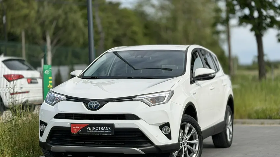 TOYOTA RAV4 -