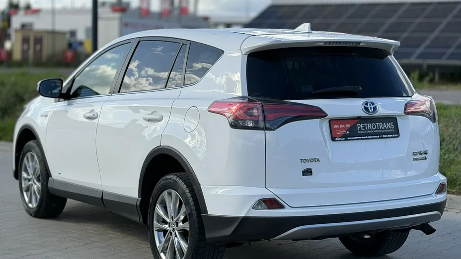 TOYOTA RAV4 -