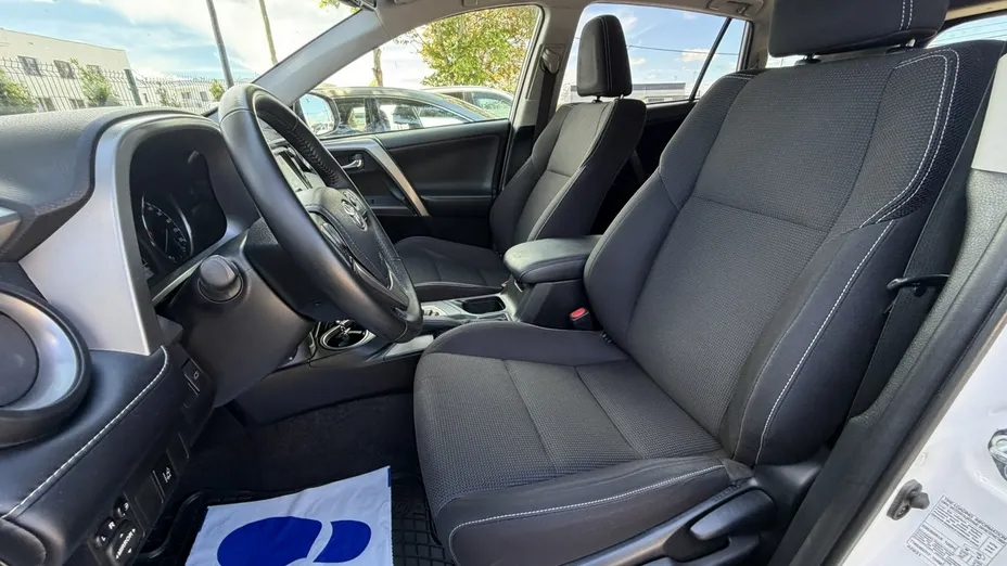 TOYOTA RAV4 -