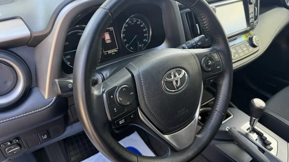 TOYOTA RAV4 -