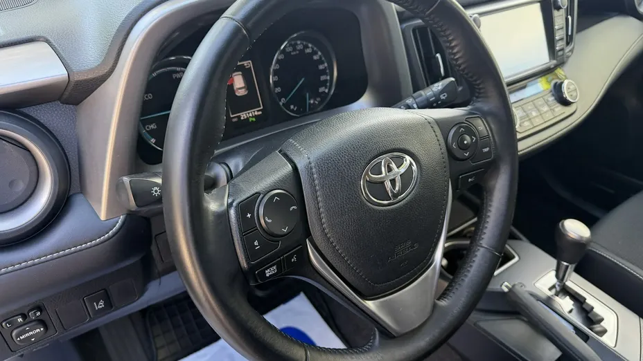 TOYOTA RAV4 -