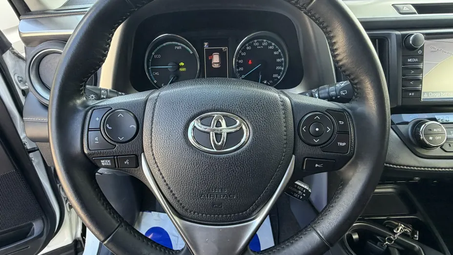 TOYOTA RAV4 -