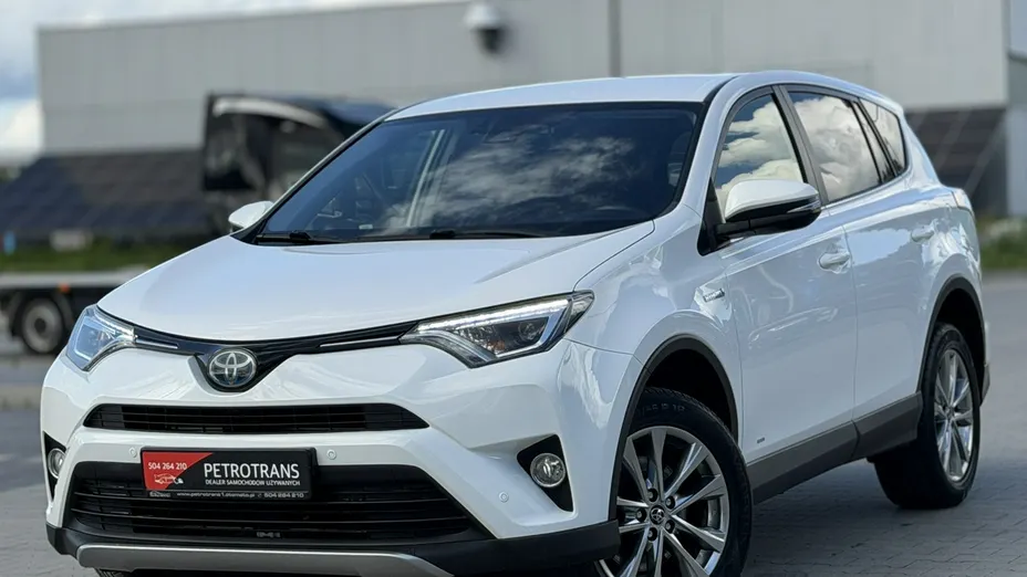 TOYOTA RAV4 -