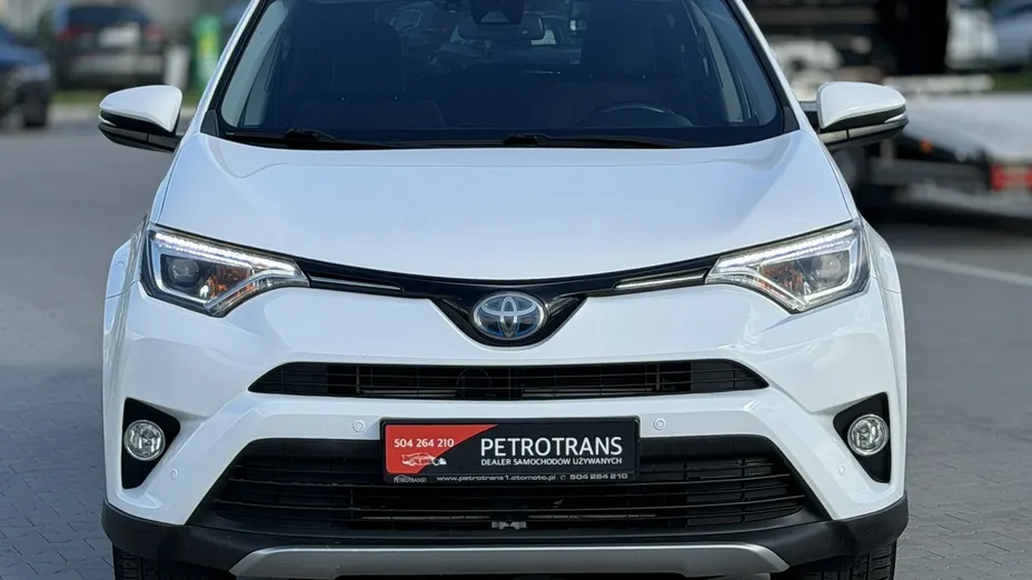 TOYOTA RAV4 -